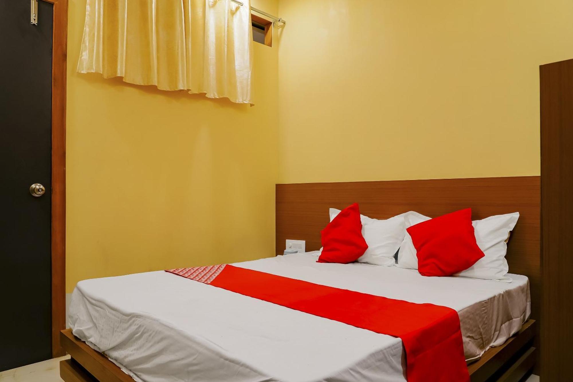 Oyo Hotel Shree Krishna Inn Rooms Surat Exterior photo